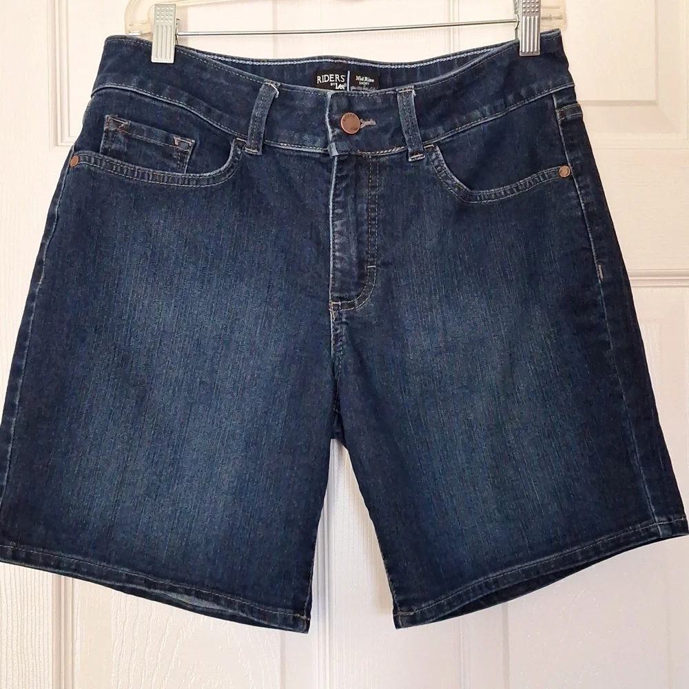 riders by lee mid rise medium wash modest knee length shorts sz 10 - Picture 1 of 5